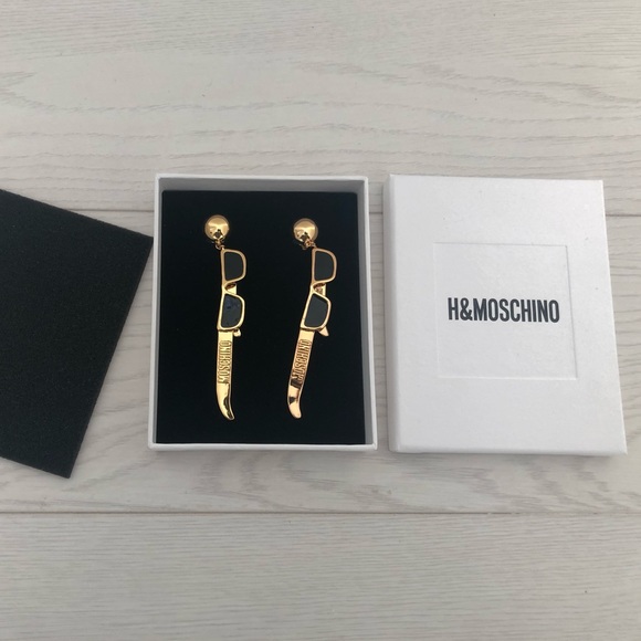 BNWB Moschino H&M limited edition clip on earrings - Picture 5 of 5